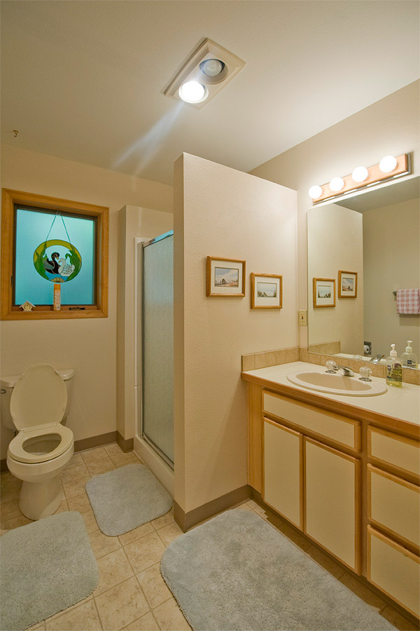Main Floor bathroom